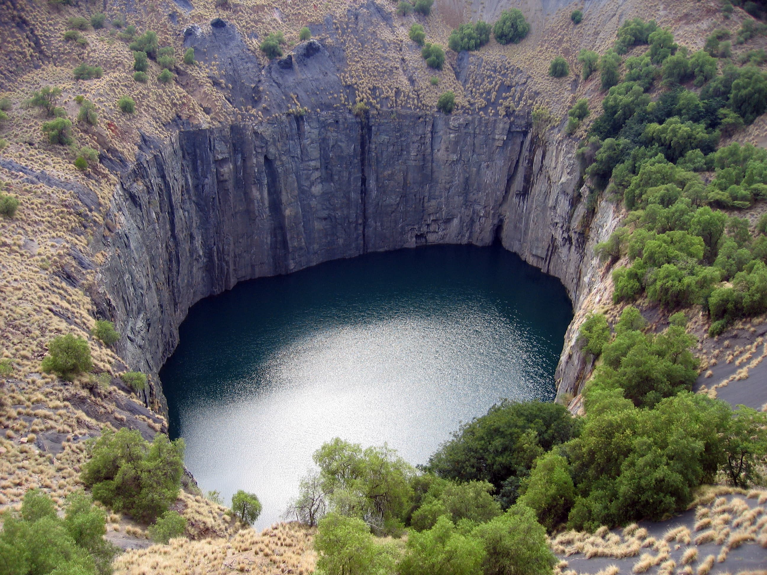 Steep rock walls and water in Kimberley's Big Hole